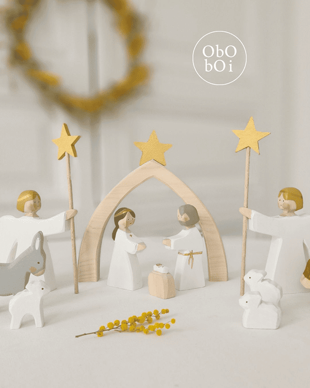 Figurines en bois de la Vierge Marie et d'une fille avec colombe, cadeaux artisanaux parfaits pour un baptême ou une communion.