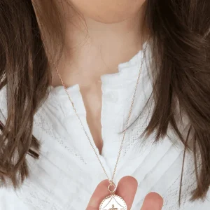Médaille motif croix & chaine plaqué or